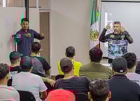 Capacitan a motociclistas con discapacidad auditiva en conducción defensiva