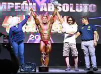 Carlos Flores se convierte en Míster Laguna 2025