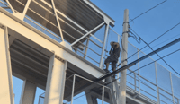 Policía Municipal detienen a sujeto por daños en puente peatonal de Torreón