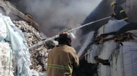 Consume fuego a empresa recicladora en Torreón