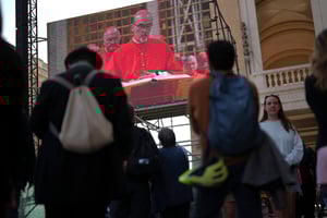 Cardenales se reúnen en cónclave para elegir al sucesor del papa Francisco