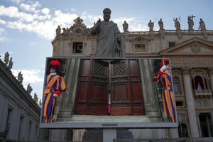 Cardenales se reúnen en cónclave para elegir al sucesor del papa Francisco