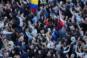 Habemus papam: Humo blanco en el Vaticano, Iglesia Católica tiene nuevo papa