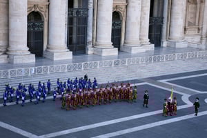 Habemus papam: Humo blanco en el Vaticano, Iglesia Católica tiene nuevo papa