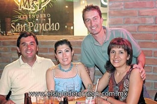 Jaime González, Claudia de González, Ignacio Durán y Liliana de Durán