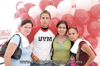 LA UVM SE PONE LA CAMISETA
Maru Hernández, Chema, Mariel Román y Paola Miranda