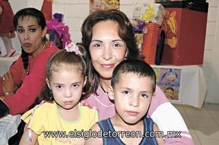 Rosy de Rivas, Diego y Ana Isabel Rivas Oviedo