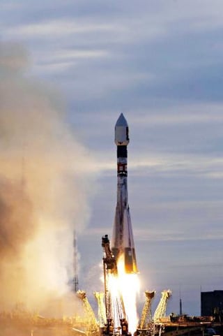 Venus Express es la primera misión de la Tierra a su vecino más próximo en el sistema solar, llamado popularmente el 'Lucero del Amanecer' porque suele ser visible sobre el horizonte poco antes de la salida del sol. La fecha original del lanzamiento, el 26 de octubre, fue aplazada debido a problemas en el aislante térmico del cohete Soyuz-Fregat. 

La misión quiere explorar la atmósfera del planeta, concentrándose en el efecto invernadero y los vientos huracanados permanentes que soplan a grandes alturas.