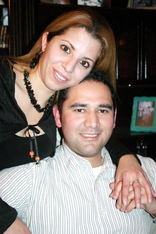 pa_05022006 
Sherezada Tapia Soto y Rubén G. Castañeda Navarrete disfrutaron de una despedida de solteros