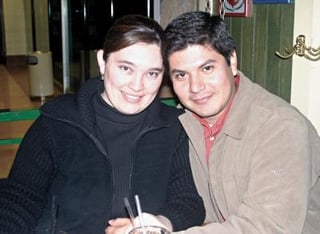 pa_09022006 
Rosalinda Jiménez Ayup y Luis Castro.