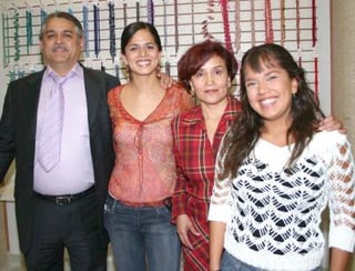 va_10022006 
Javier Moreno, Gilda Moreno Juárez, carmen Juárez y Tania Moreno Juárez