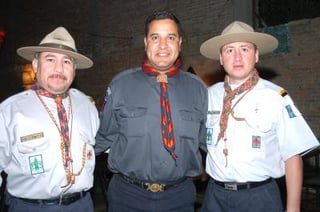 va_12022006 
Carlos Moreno acompañado de Alberto Rubio y Antonio Banda.