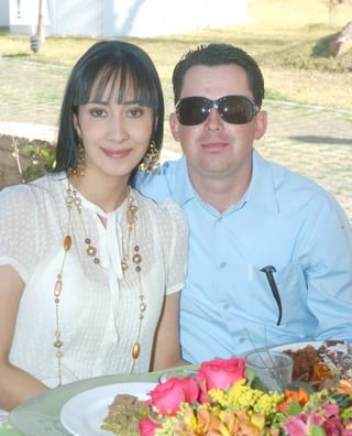 pa_13022006 
Cristina Flores y Amado Rodríguez.