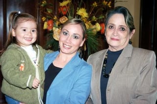 va_19022006 
Una bonita generación forman Leticia Flores de Miorales, Karla Morelas de Vargas y Sofía Vargas Morales.jpg