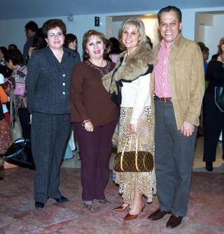 va_20022006
Rosy de Martínez, Lupita de Flores, Gloria y Sergio Martínez