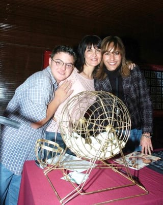 va_25022006
Paquito de la Fuente acompañado de Mary Carmen Espada y Alejandra Alatorre