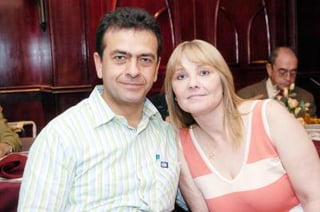pa_19032006 
 Roberto y Lety Núñez