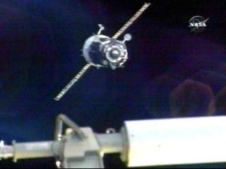 Pontes, de 43 años, permanecerá ocho días en la ISS, donde desarrollará la misión 'Centenario', que incluye un programa de nueve experimentos científicos y técnicos y observaciones sobre el territorio de su país con instrumentos a bordo del ingenio espacial.



El primer astronauta de Brasil conversará además con el presidente de su país, Luiz Inacio Lula da Silva, atenderá una conferencia de prensa y también hablará con estudiantes.