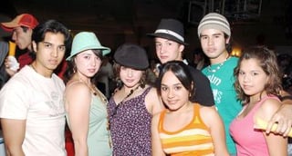 07052006 
Brenda Gutiérrez, Ricardo Clamont, Sarilú Gutiérrez, Óscar Gutiérrez, Iván Arreola, Anahí Flores y Roberta Viera.