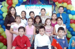 07052006 
Pequeños que recibieron sus diplomas del Centro de Integración bilingüe Primera generación de alumnos de la Unidad Torreón.