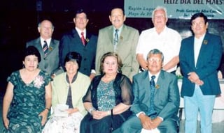 18052006 
Tomás Dzul, Eugenio Lira, Leoncio Ortiz, Rosendo García, Amelia Sdir, Natalia Meza, Julia Sdir, Luis Vázquez y Octaviano Jiménez.