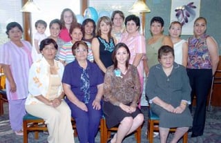 20052006 
 Muchas felicitaciones recibió Claudia Monárrez de Triana en la fiesta de canastilla que le ofrecieron en honor al bebé que espera.