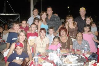 210522006 
Familias Aguirre, Pasos, García y Pérez, presentes en el bingo