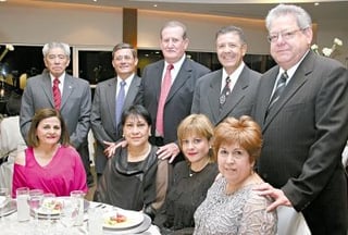 26052006 
Karime y Antonio Lee, Araceli y Francisco Servín, Maru y Félix, Lupita y José Francisco González y Federico Montoya.