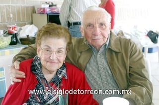 03122006 
Don José Humberto Flores de la Fuente junto a su esposa,doña Mercedes de De la Fuente.