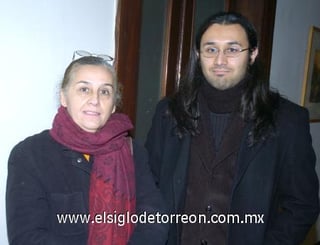 11122006
Rosy y Daniel Gordillo asistieron a la exposición de Nahum B. Zenil.