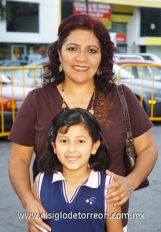 08092007
Martha Lilia Rodríguez de López y Lily López Rodríguez.