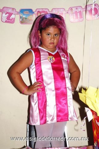 09092007
Andrea Muñoz Pérez Vertti festejó su quinto cumpleaños, con una alegre piñata organizada por su mamá, Karla Muñoz Pérez Vertti.