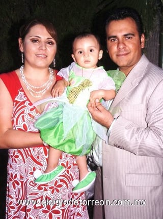 17092007
María Fátima Terrazas Salazar junto a sus papis, Gisella Salazar Ganem e Ismael Terrazas Rodríguez.