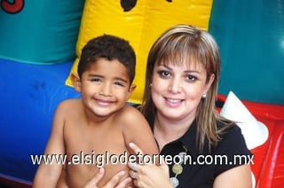 30092007
Rodrigo Huerta Triana junto a su mamá, Verónica Triana de Huerta, en su fiesta de cumpleaños.