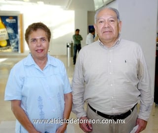 18062009 María Martha Estrada de Ortiz y Raúl Ortiz regresaron a la Ciudad de México.