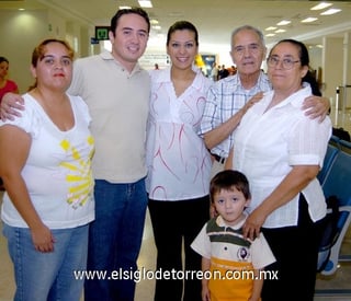 23062009 Jorge Gerardo Romo viajó a Hermosillo y fue despedido por José Romo, Coty Muñoz, Araira de Romo, Lulú Romo y Joshua Gómez.