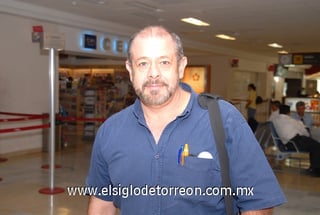 29062009 Carlos Garbuno llegó en plan de trabajo a Torreón procedente de Guadalajara, Jal. 