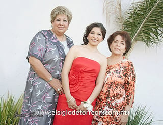 06032011  y familiares de María Julia la llenaron de buenos deseos y felicitaciones por su próximo enlace con Luis David Arredondo.