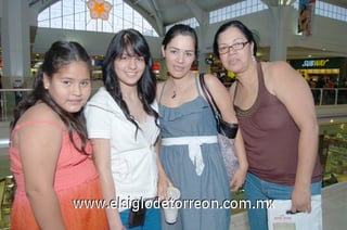 16032011 , Kelly, Frida y Lourdes. 