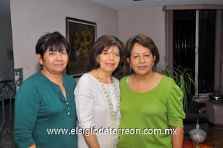 17032011  Aguilar, Chepis de Pérez y Alejandra Magallanes, anfitrionas de la reunión mensual del grupo CECAF, generación 90-93.