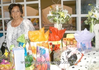 23032011  83 años la señora Bertha González, motivo por el cual recibió una amena celebración, a la que acudieron sus familiares y amistades allegadas.