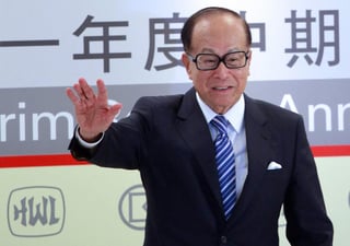 En el octavo sitio se encuentra Li Ka-shing con una fortuna de 31 mil millones de dólares. 
