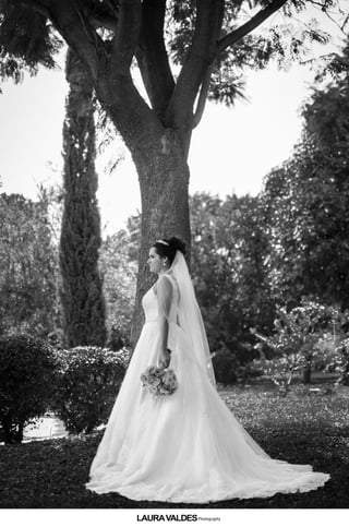 20092015 Edith, captada en una fotografÃ­a de estudio el dÃ­a de su boda.- Laura ValdÃ©s FotografÃ­a