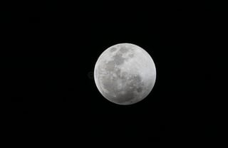 Con una duración de aproximadamente tres horas, se pudo observar en sus distintas etapas el eclipse total de Luna, también denominado 'Luna roja o de sangre', en Durango y gran parte del país, mismo que dio inició a partir de las 20:36 horas, de acuerdo con el Instituto de Astronomía de la Universidad Nacional Autónoma de México (UNAM).

