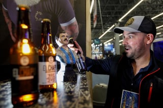 La marca originalmente de ropa dedicada al temido narcotraficante Joaquín 'el Chapo' Guzmán Loera busca ahora adentrase en nuevos mercados con una cerveza artesanal presentada en la 72 edición de Intermoda, que se lleva a cabo en Guadalajara, en el oeste de México.