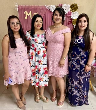 Marypaz Escobar Orona celebró su despedida de soltera la tarde del 17 de abril del 2021 en quinta Regina. El evento fue organizado por María de Jesús Orona Mendieta y Norma Angelica Valenzuela Reza.
