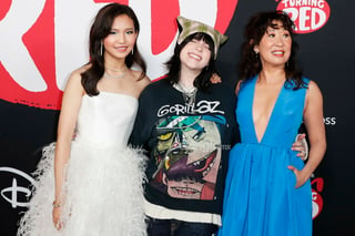Los Angeles (United States), 02/03/2022.- (L-R) US actress Rosalie Chiang, US singer-songwriter Billie Eilish and Canadian actress Sandra Oh attend the premiere of the movie 'Turning Red' at El Capitan Theatre in Los Angeles, California, USA, 01 March 2022. (Cine, Estados Unidos) EFE/EPA/CAROLINE BREHMAN