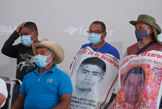 Familiares de los 43 estudiantes de Ayotzinapa reclaman a gobierno tras informe del GIEI