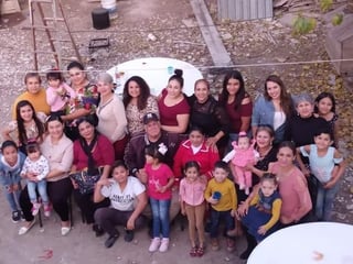 Valeria nos deja esta linda imagen de los abuelos con todas las generaciones de la familia Torres Santibáñez.