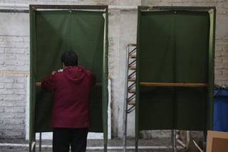 Abren en Chile centros de votación para nueva Constitución